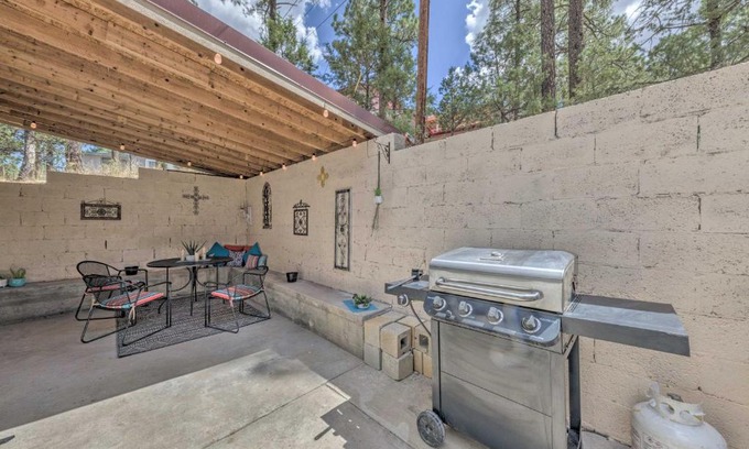 Ruidoso House | Raven Hill Retreat: Pet-Friendly Getaway Near Ruidoso