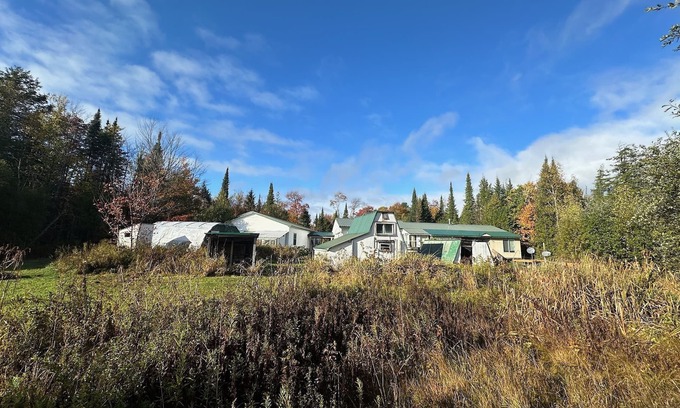 Newberry House | Raven Rays: Your Ideal Retreat for Trail Adventures