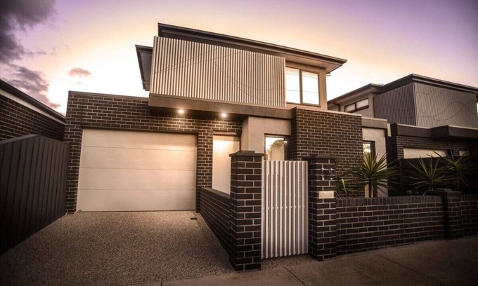 Geelong West House | Raven West: Ideal Getaway for Corporate or Family Stays