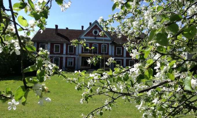 Kose House | Discover Ravila Manor: Family-Friendly Escape with Breakfast