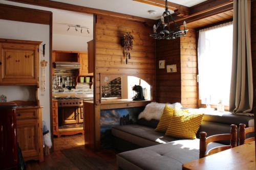 Auronzo di Cadore Apartment | Pet-Friendly Ravina Apartment in Auronzo Center - Rated 9.2