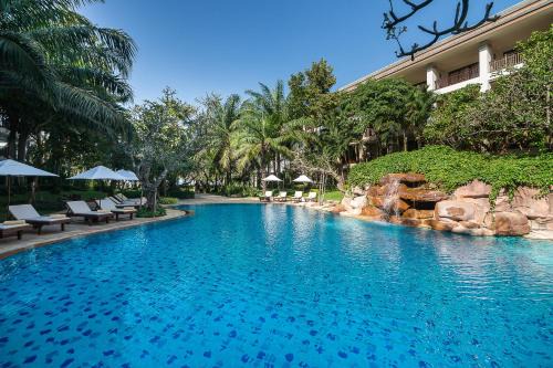Na Chom Thian Resort | Indulge at Ravindra Beach Resort & Spa - SHA Extra Plus