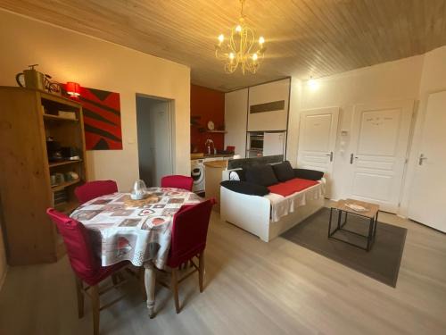Saint Sever Apartment | Charming RavissantT2 with Ocean View and Patio Access