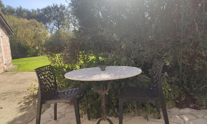 Ambares-et-Lagrave House | Beautiful Suite with Private Parking and Ocean View
