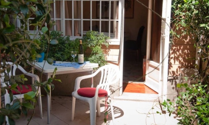 Gianicolense Apartment | Romantic Ravizza 2 Retreat Near Trastevere with Patio & Spa
