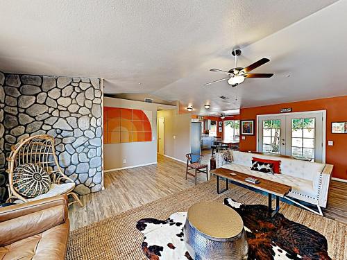 Pioneertown House | Discover Rawhide Ranch: Walk to Pappy and Harriet's, Hot Tub!