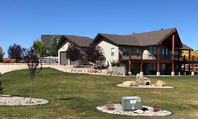 St. Charles House | Rawhide Rendezvous: Guest Rated 10/10 with Family Amenities