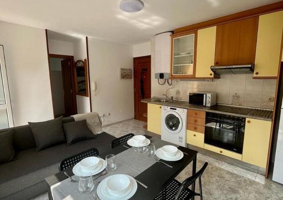 Mino Apartment | Budget-Friendly RAXEL - MIÑO: Family-Friendly Retreat