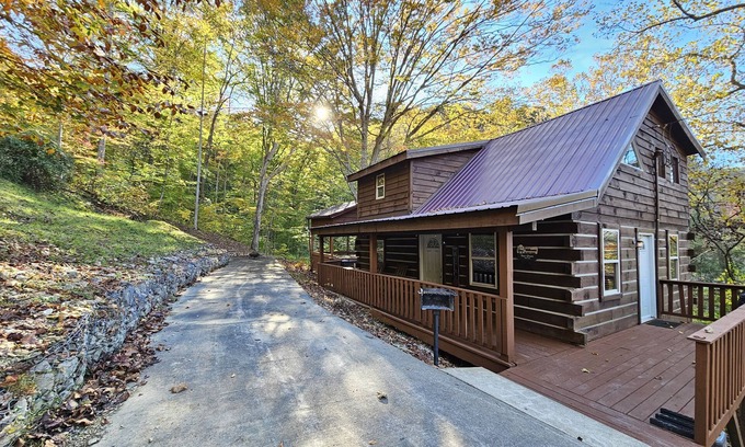 Slade Cabin | Experience Ray's Dream with Hot Tub in Red River Gorge