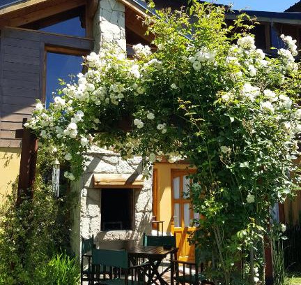 San Carlos de Bariloche Cabin | Discover Rayen Mapu: Family-Friendly Getaway with 9.4 Rating
