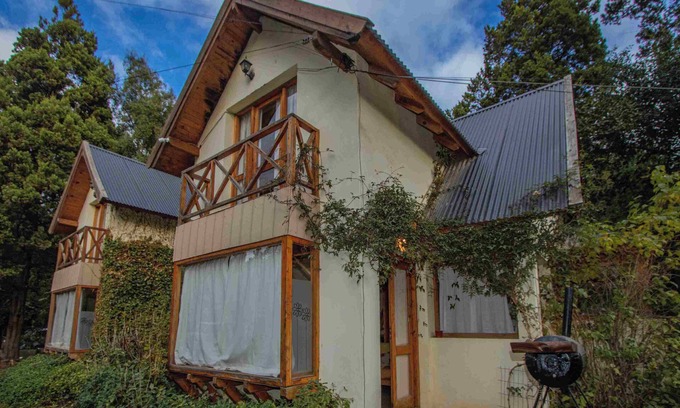 Playa Bonita Cabin | Rayen Pire offers you a pleasant and quiet stay in a forest environment.