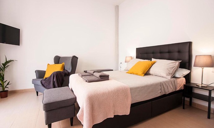 Lagunillas Apartment | Budget-Friendly Rayito by FreshApartments with Breakfast