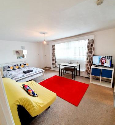 Rayleigh Apartment | Comfortable Rayleigh Town Centre 2 Bedroom Apartment