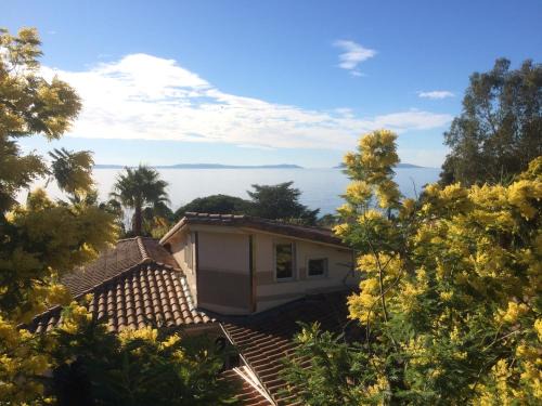 Rayol-Canadel-sur-Mer Villa | Explore Rayol-Canadel: Family-Friendly & Pet Welcoming Stay