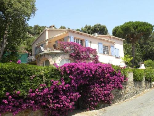 Le Rayol Apartment | Oceanfront Hotel with Garden, AC & Steps to the Beach