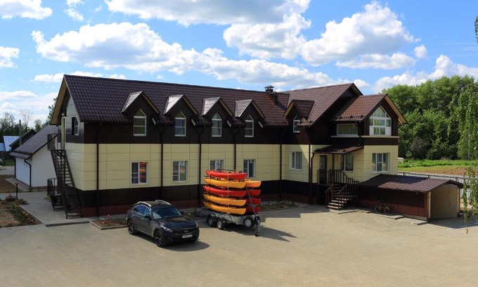 Rybinskoe Hotel | Pet-Friendly Razdolie Liubiatino with Hot Tub & Breakfast