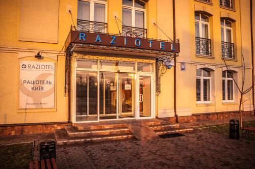 Darnyckyj Hotel | Pet-Friendly Retreat at Raziotel Kyiv with Top Amenities