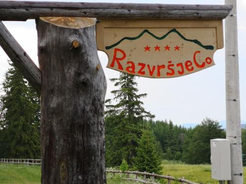 Razvrsje House | Explore Razvršje Co: Family-Friendly 4-Star Retreat