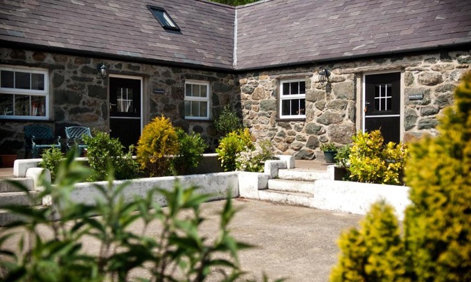 Rhyd-y-clafdy Apartment | Top-Rated Family and Pet-Friendly Stays at Dderwen