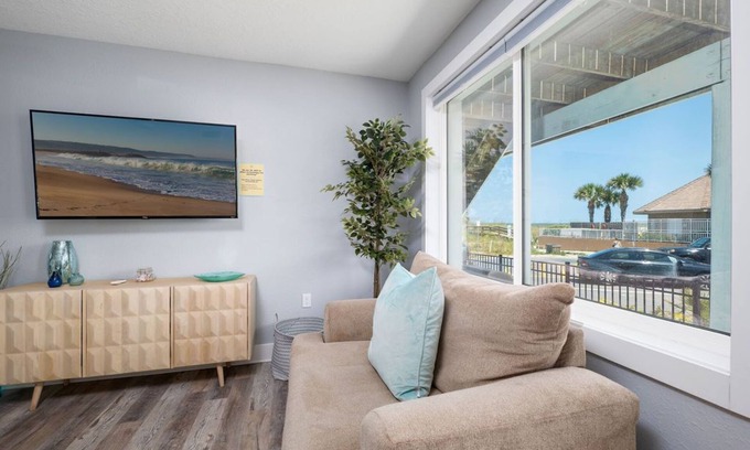 Jacksonville Beach Condo | RB | Oceanfront Bliss with Spectacular Views and Amenities