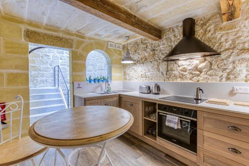 Rabat House | Historic Rb42 House - Child-Friendly and Guest Rated 9/10