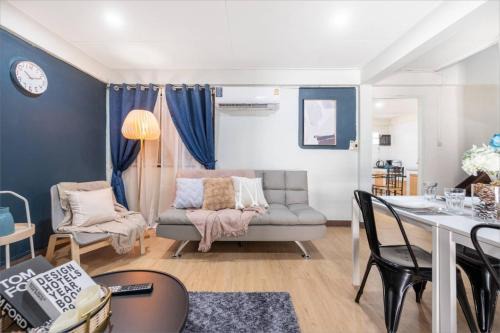 Chom Phon House | Discover RB7 Chatuchak House: Family-Friendly & Metro Access