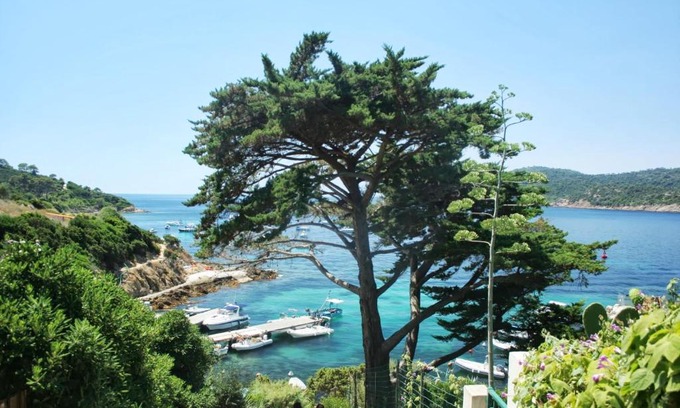 Ile du Levant House | Eco-Friendly Retreat at RC d'un Cabanon on Ile du Levant