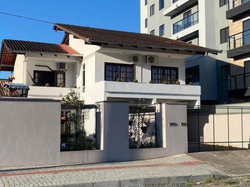 Joinville House | Pet-Friendly RCM Vilas - Casa Confortável with High Ratings