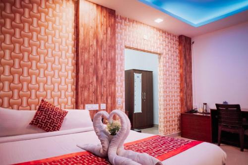 Perundurai Hotel | Cozy RD Hotel: Family-Friendly with Dining & Breakfast