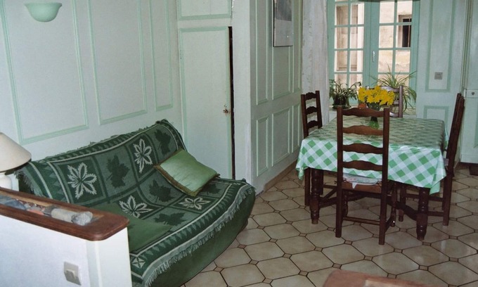 Granville Apartment | Cozy RDC with Sunlit Courtyard and Breakfast Included