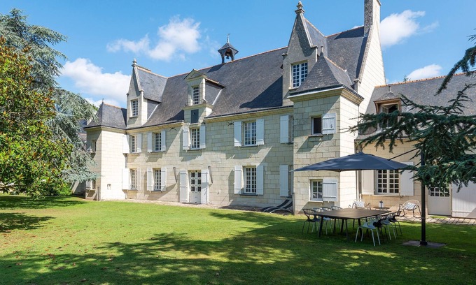 Vivy Apartment | Relaxing Retreat at RDC - Château de la Ronde with Spa & Pool