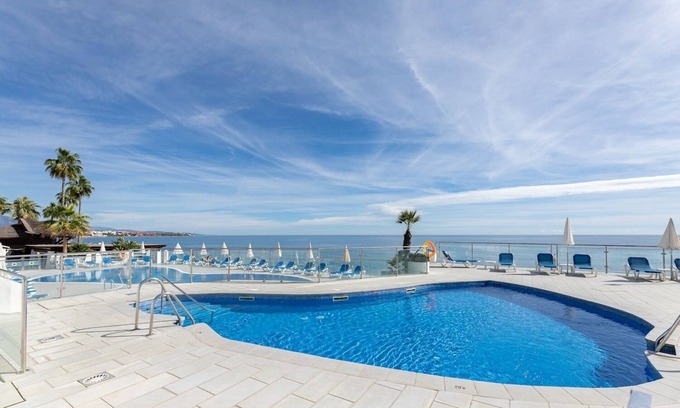 New Golden Mile Apartment | Relaxing 4-Bed Beachfront Retreat at Dominion Beach
