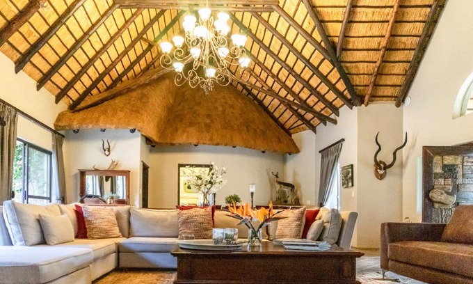 Bela-Bela Cabin | Family-Friendly Re a Lora Lodge with Pool & Kitchen Amenities