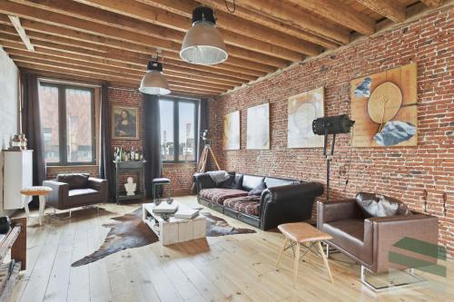 De Kaaien Apartment | Stylish Re-claimed Loft: A 4-Star Rated Retreat