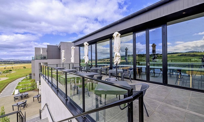 Ivanhoe East Hotel | Discover Reem Yarra Valley: Guest Rated 9.8 with Fantastic Amenities