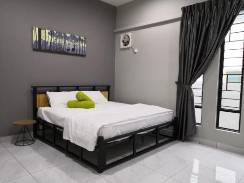 Pasir Pinji Apartment | Re-Roomy Stay: Family-Friendly Comfort Awaits You