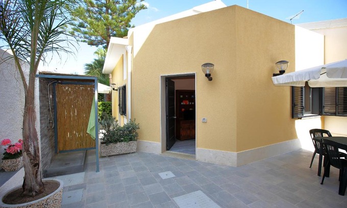 Avola House | Guest Rated: 9.8 at RE SOLE La Dependance - Oceanfront Retreat