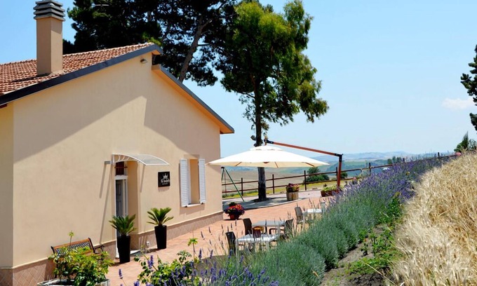 San Salvo Bed & Breakfast | Guest Rated 9.8: Re Umberto B&B with Family-Friendly Amenities