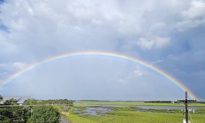 Folly Beach Condo | Beachfront Escape: Unwind with Sunset Views & Paddleboarding
