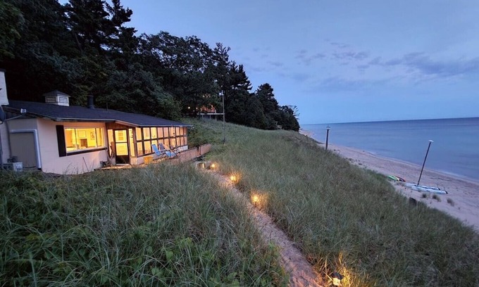 Montague House | Reagan's Landing | Relaxing Private Beach 3BR, 1BA
