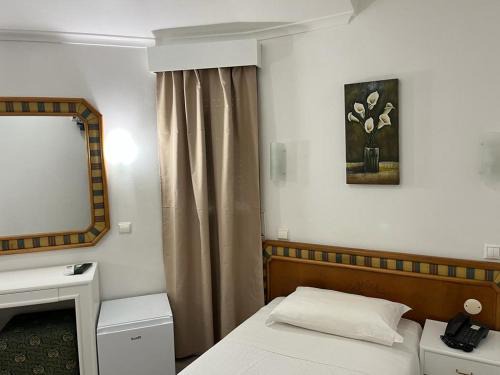 Costa de Caparica Hotel | Oceanfront Retreat at Real Caparica Hotel - Rated 8/10