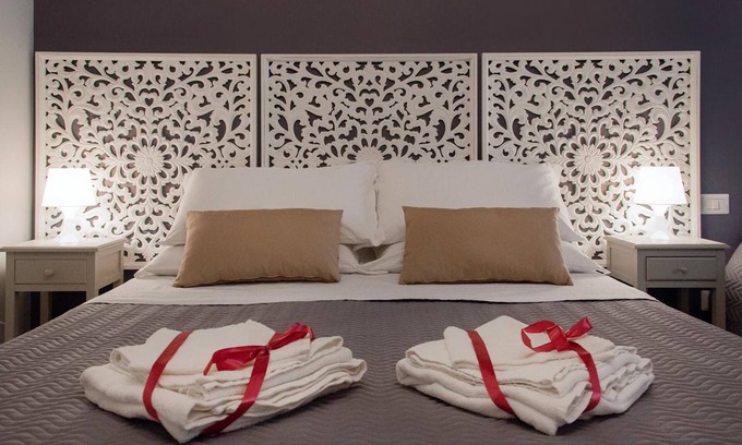 Quartieri Spagnoli House | Discover Real Giardinetto a Toledo with Spa & Hot Tub