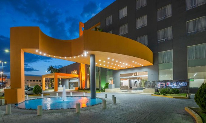 Torreon Hotel | Elegant Real Inn Torreon: 5-Star Comfort with Ocean Views