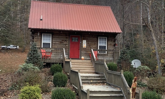 Deep Gap Cabin | Cozy Log Cabin by Tranquil Trout Stream with Hot Tub