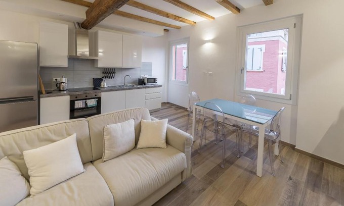 L'antico Ghetto Ebraico Apartment | Charming Realkasa Canonica Apartment - Family-Friendly Stay