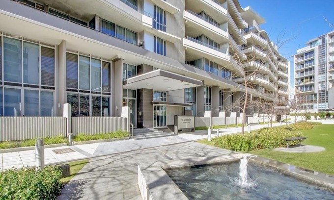 Capital Hill Apartment | Discover Realm Park Barton ACT - 4-Star Wheelchair Accessible