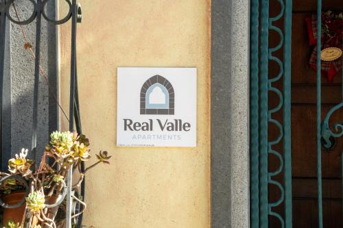 Scafati Apartment | Pet-Friendly REALVALLE APARTMENTS ROSSO - Rated 9/10