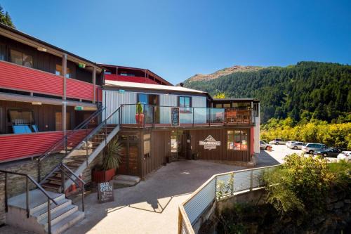 Queenstown Cabin | Discover Reavers Lodge: Family-Friendly with Pool & Hot Tub
