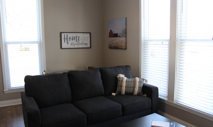 Pleasant Hill House | Discover Rebecca's Retreat on Katy Trail in Pleasant Hill