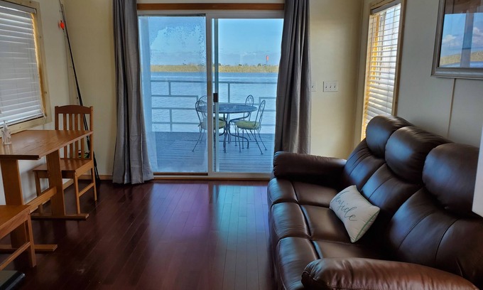 Apalachicola Boat Rental | Romantic Houseboat Escape on the Apalachicola River